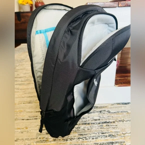 New Thule EnRoute18 Black Backpack - Picture 4 of 4